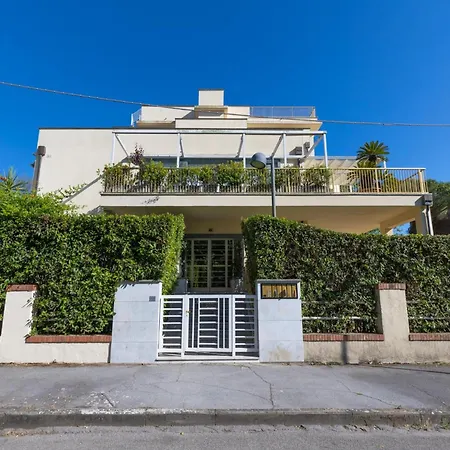 Seaside In The Heart Of * Viareggio